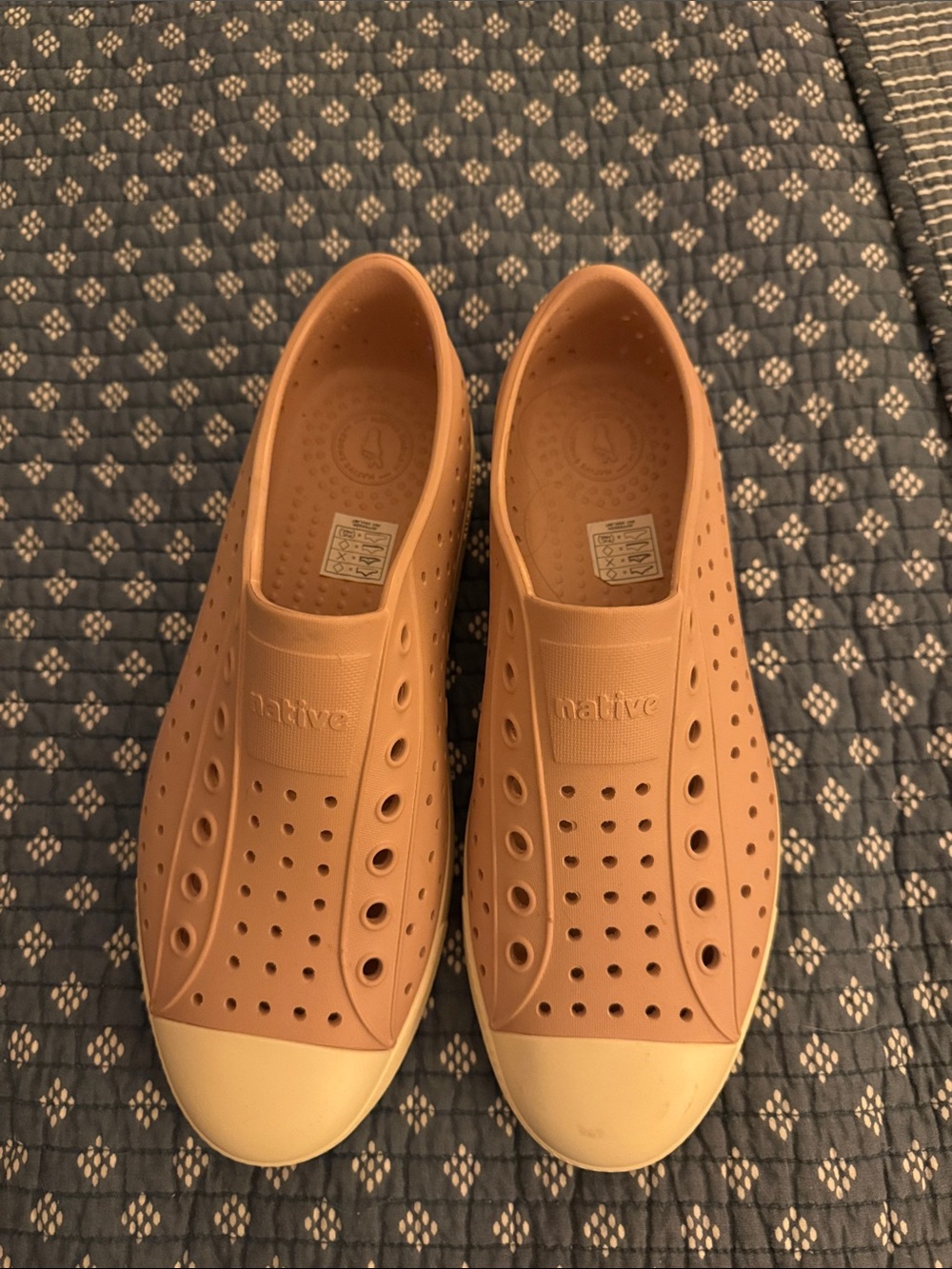 Native slip-on perforated shoes in dusty salmon and cream